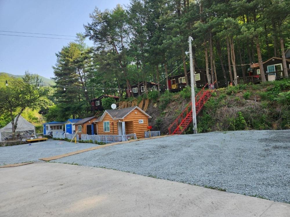 Hongcheon Gongjaksan Recreational Forest Pension Szoba fotó