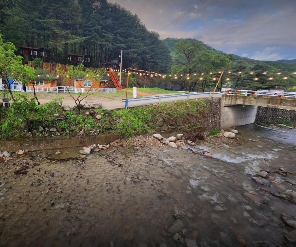 Hongcheon Gongjaksan Recreational Forest Pension Kültér fotó