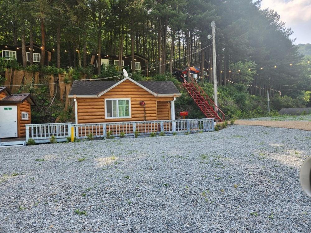 Hongcheon Gongjaksan Recreational Forest Pension Kültér fotó